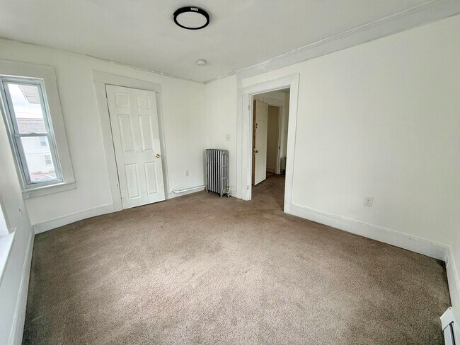 Building Photo - 28 Brook St