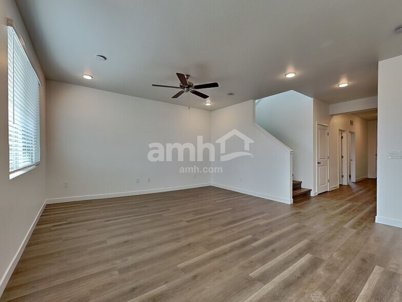 Building Photo - 9829 W Parkway Dr