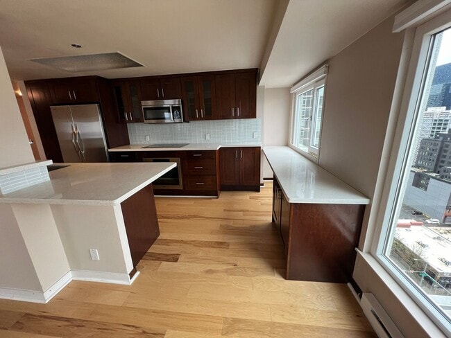 Building Photo - Beautiful Home In Arbor Place Tower