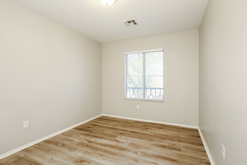 Building Photo - 668 E Colt Ct