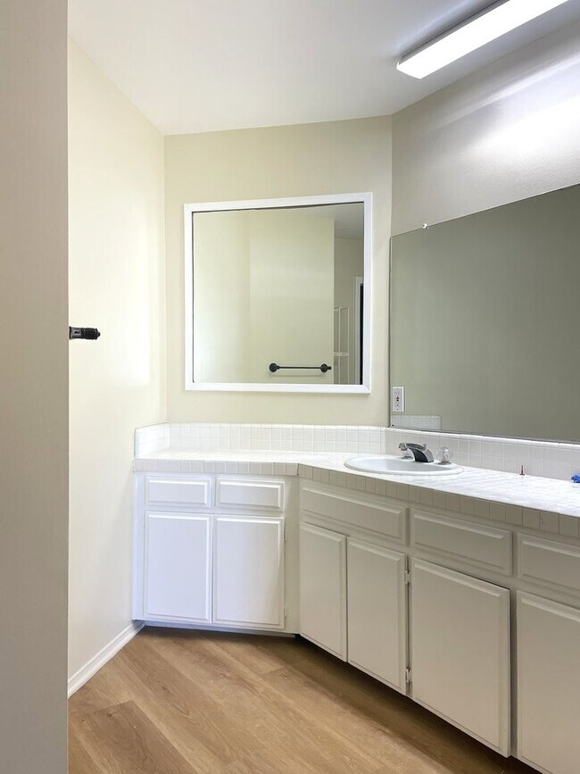 Building Photo - 451