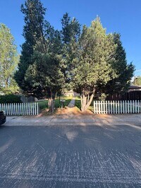 Building Photo - Charming 5-Unit Apartment Community in the...
