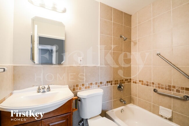 Building Photo - 2718 Westminster Dr