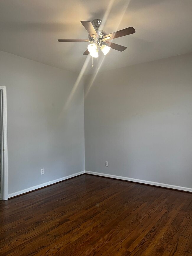 Building Photo - Three Bedroom located in the Ghent Neighborhood