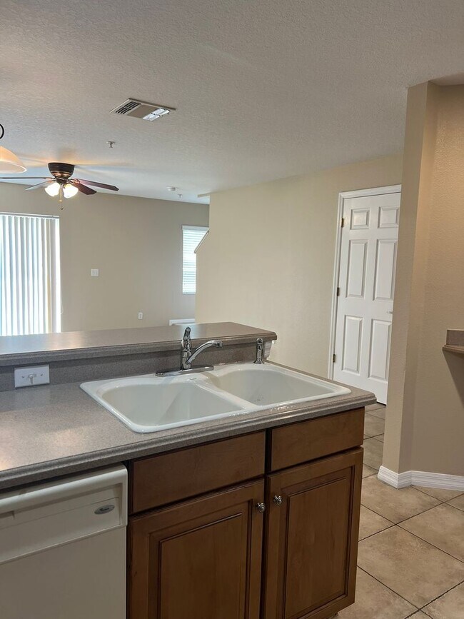 Building Photo - Gated 3/2.5 Townhouse with Garage in Altam...