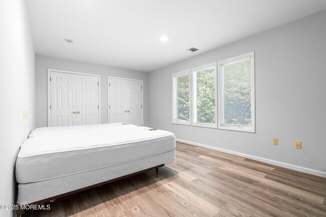 Building Photo - 230 Norwood Ave N