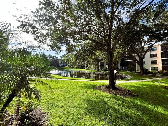 Building Photo - 425 30th Ave W