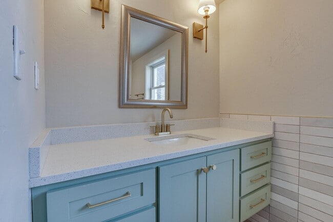 Building Photo - Updated one bed/one bath near Linwood in OKC