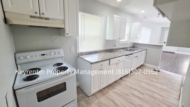 Building Photo - 3 Bed, 1 Bath Home Ready For Move-In!