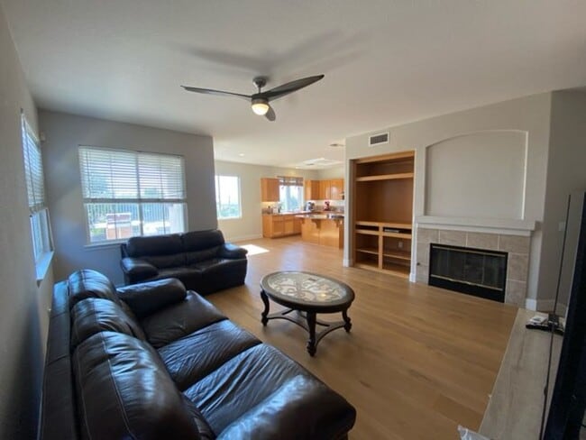 Building Photo - Great 4 Bd/3Bth in the San Marcos Santa Fe...