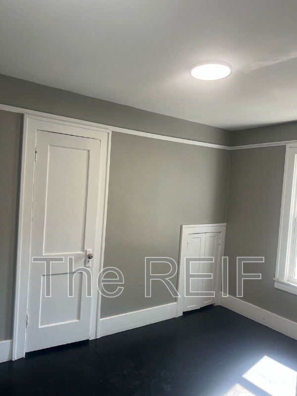 Building Photo - 7543 Lozier Ave