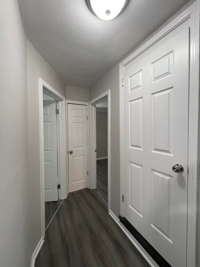 Building Photo - 18943 Greydale Ave