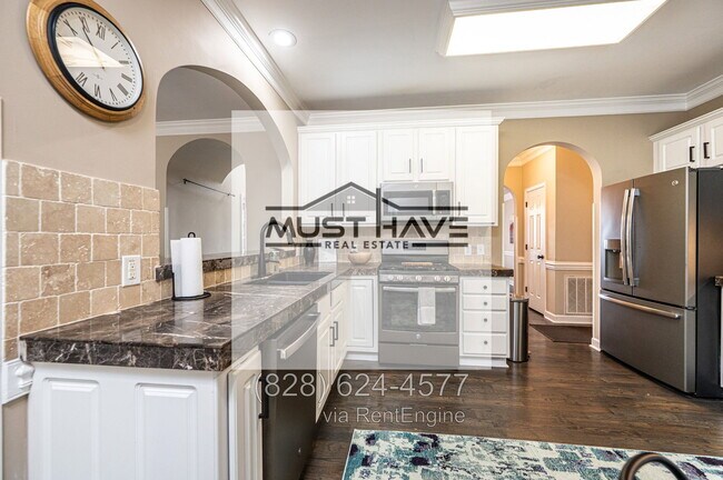 Building Photo - 5700 Crown Ter