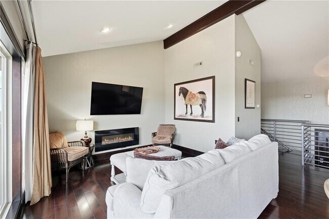 Building Photo - 14805 Dutchmans Dr