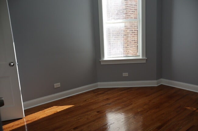 Building Photo - 4120 W Gladys Ave