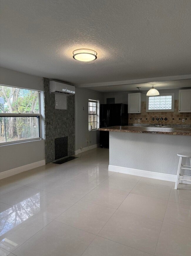 Building Photo - 192 Caroline Dr