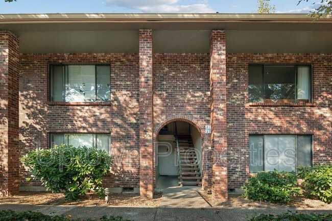 Building Photo - 5660 SW 180th Ave