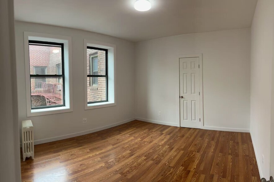 Building Photo - 6264 Saunders St