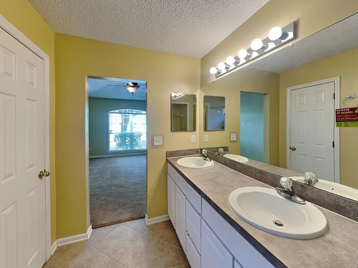 Building Photo - 801 MacKenzie Cir