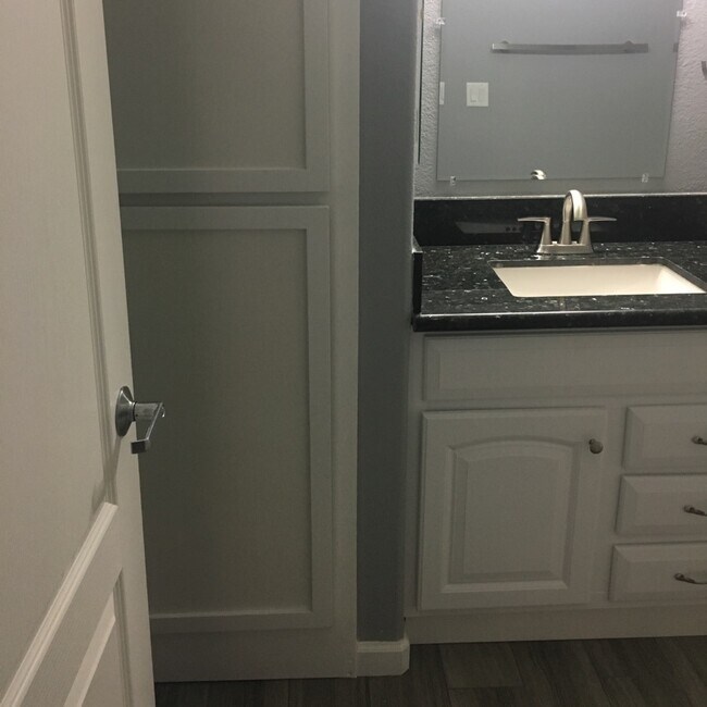 Building Photo - Stylish Upgraded One-Bedroom Condo in a Gated Community!