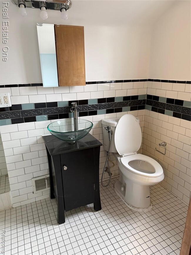 Building Photo - 6421 Oakman Blvd