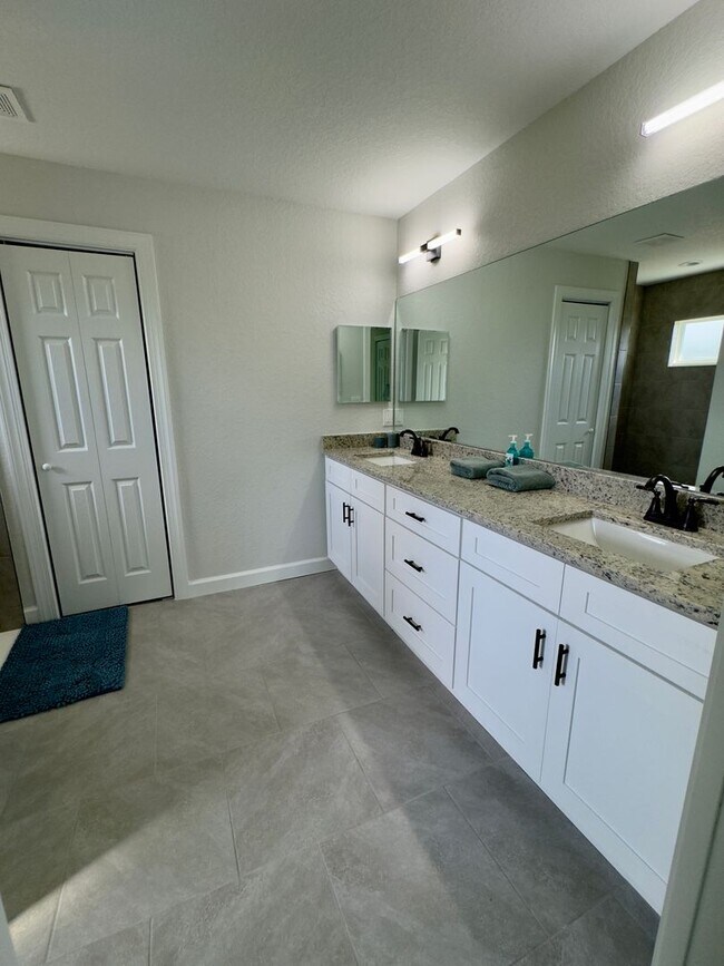 Building Photo - Spacious Bushnell 3BR/2BA Block Home For Rent in Jumper Creek Manor