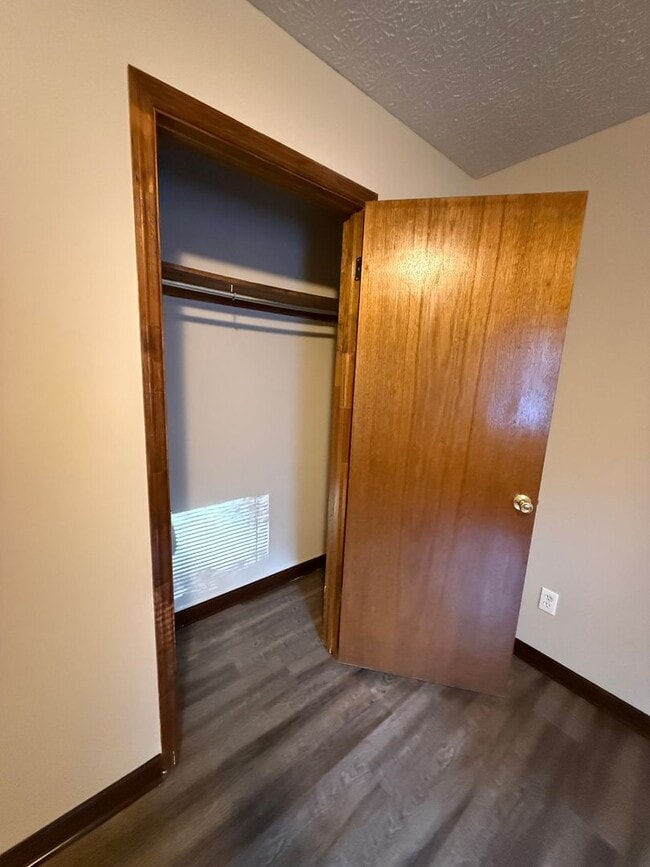 Building Photo - Smokerise Park - 2BR/1BA East Athens Living