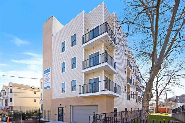 Building Photo - 65-67 Storms Ave