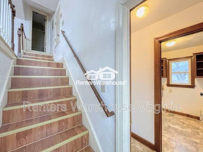 Building Photo - 352 Peace Haven Dr