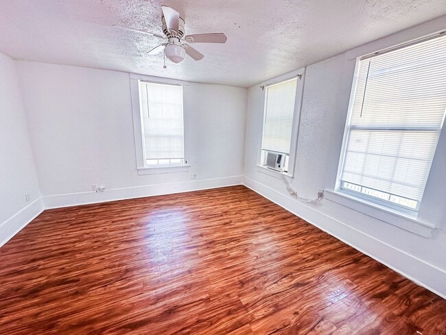 Building Photo - 3114 Avenue M 1/2