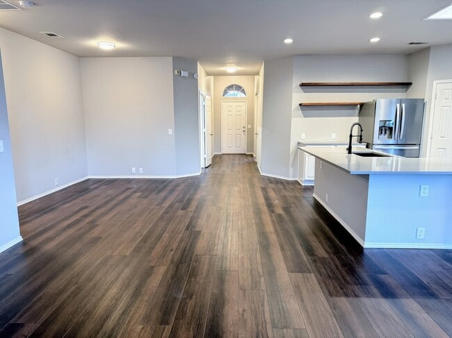 Building Photo - 2501 Nueces Cove