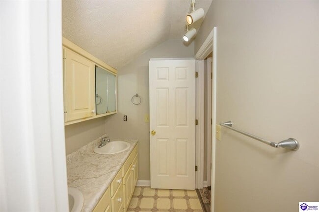 Building Photo - 356 Bittersweet Dr