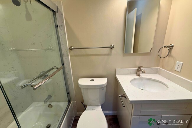 Building Photo - 2490 Fleetwood Dr