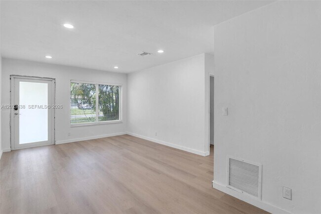 Building Photo - 401 SW 25th Ave