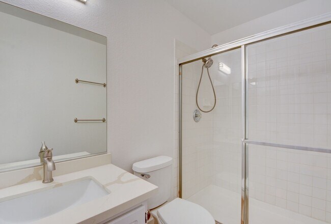 Building Photo - Renovated and Modern. This fantastic 2br in a gated community in Silverado Ranch has all the amen...