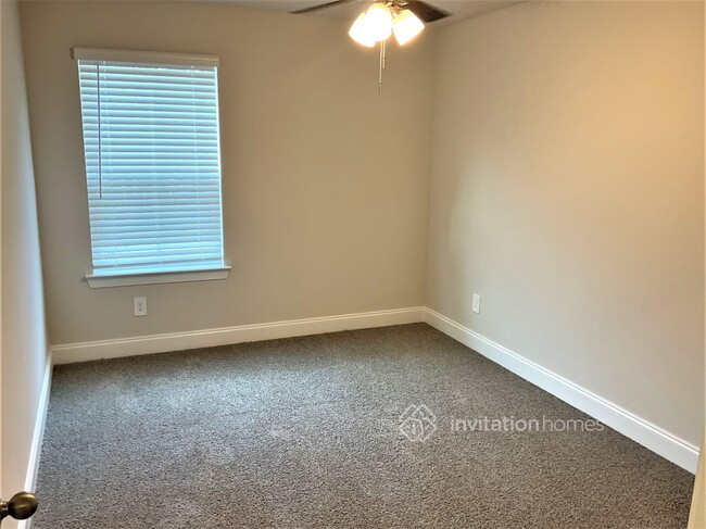 Building Photo - 200 River Rock Dr