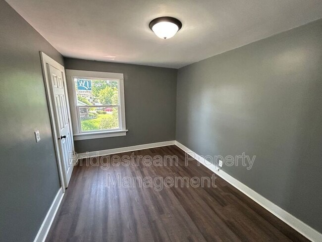 Building Photo - 33 E Shadyside Dr