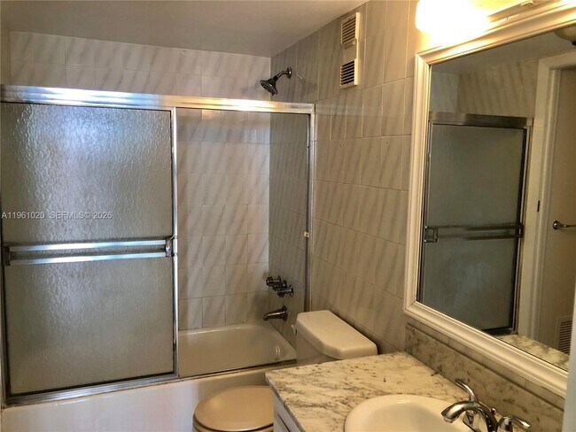 Building Photo - 1300 NE Miami Gardens Dr