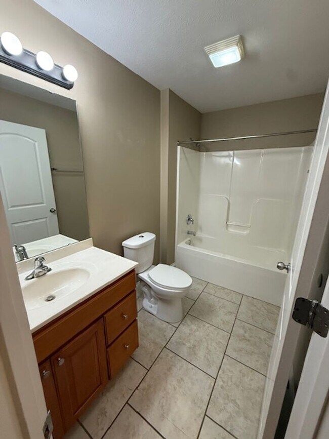 Building Photo - 409 DALHLIA