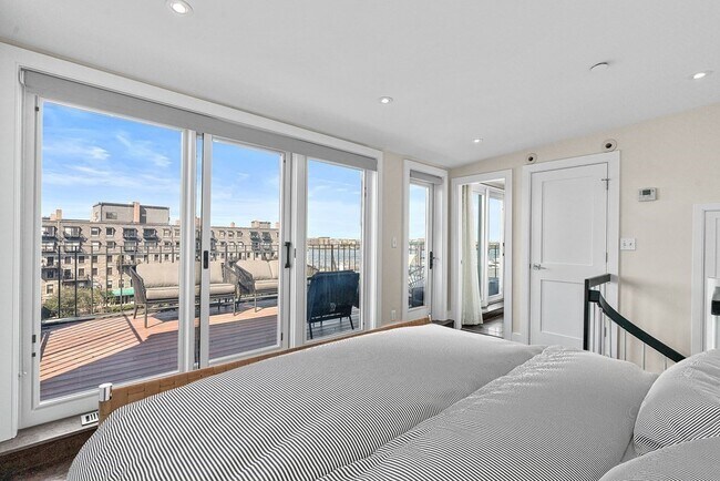 Building Photo - 33 Commercial Wharf