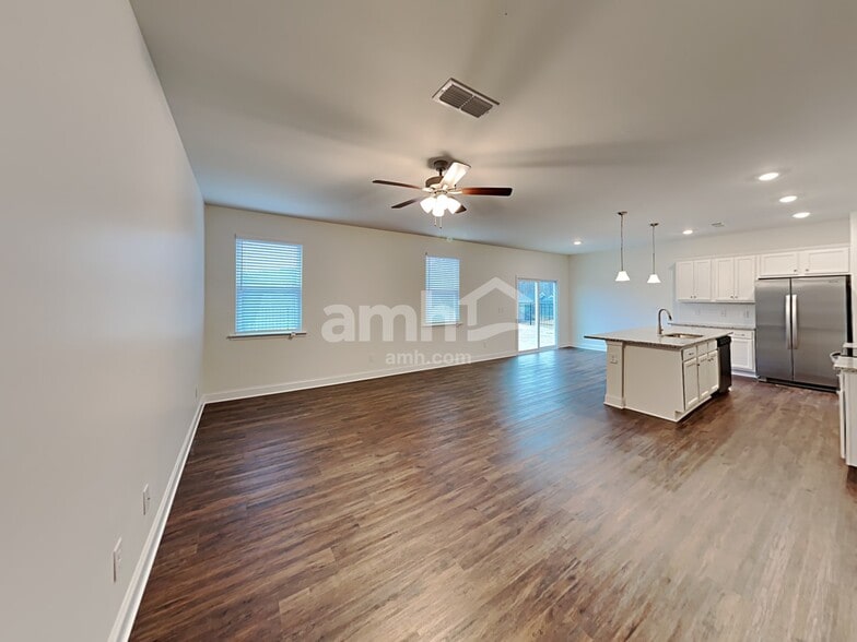 Building Photo - 825 Headland Wy