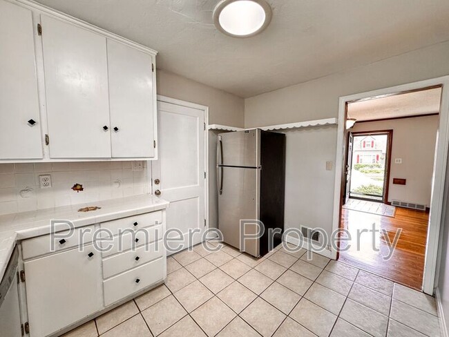 Building Photo - 3029 W 74th St