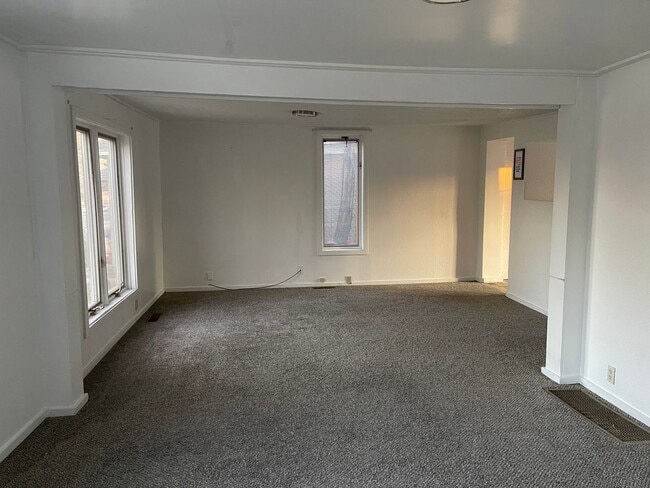 Building Photo - 4 bedroom, 1 bath. Dogs Ok, Remodeled in 2020, Laundry Hookups and Fenced Yard