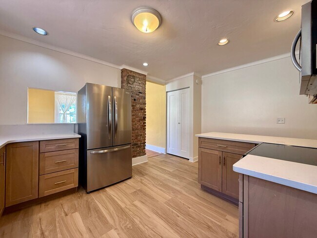 Building Photo - 909 Ouray Ave