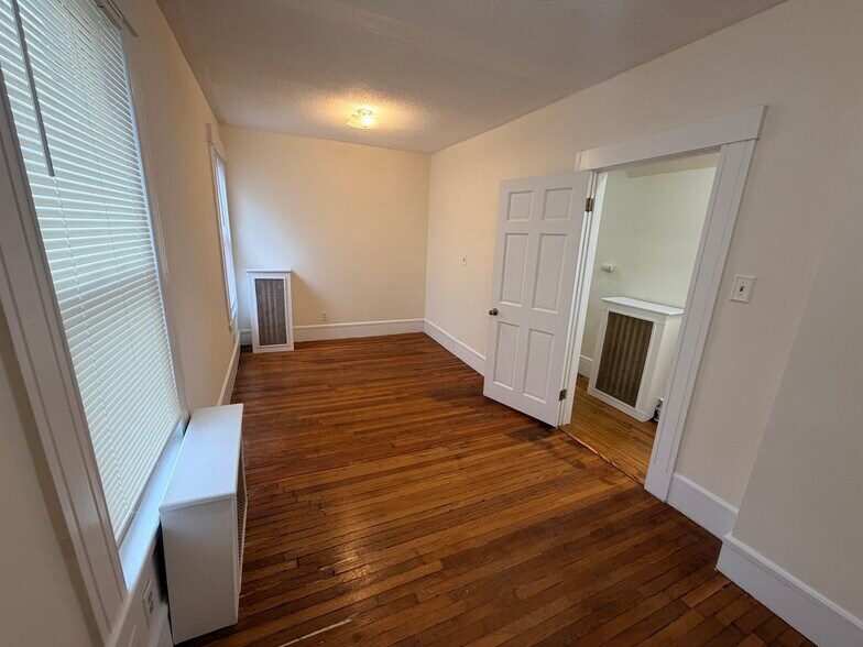 Building Photo - 543 Broadway