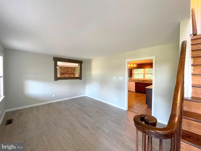 Building Photo - 10960 Earnshaw Ln