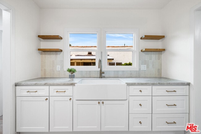 Building Photo - 614 Romulo St