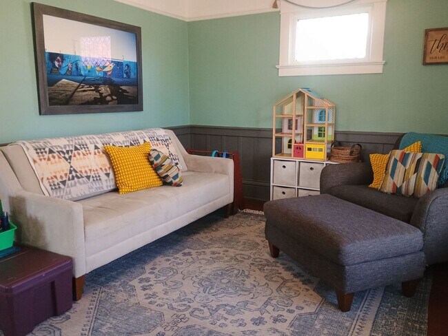 Building Photo - Spacious Craftsman in the Heart of North Spokane