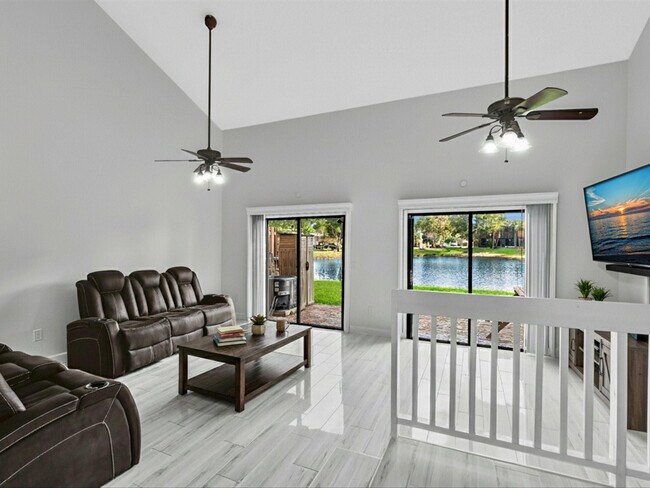 Building Photo - 4182 S Pine Island Rd