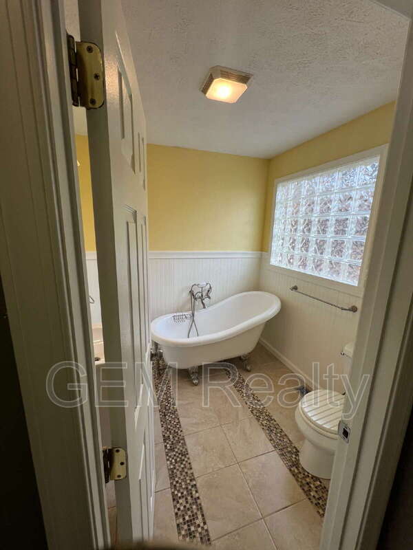 Building Photo - 1244 Mountain View Rd